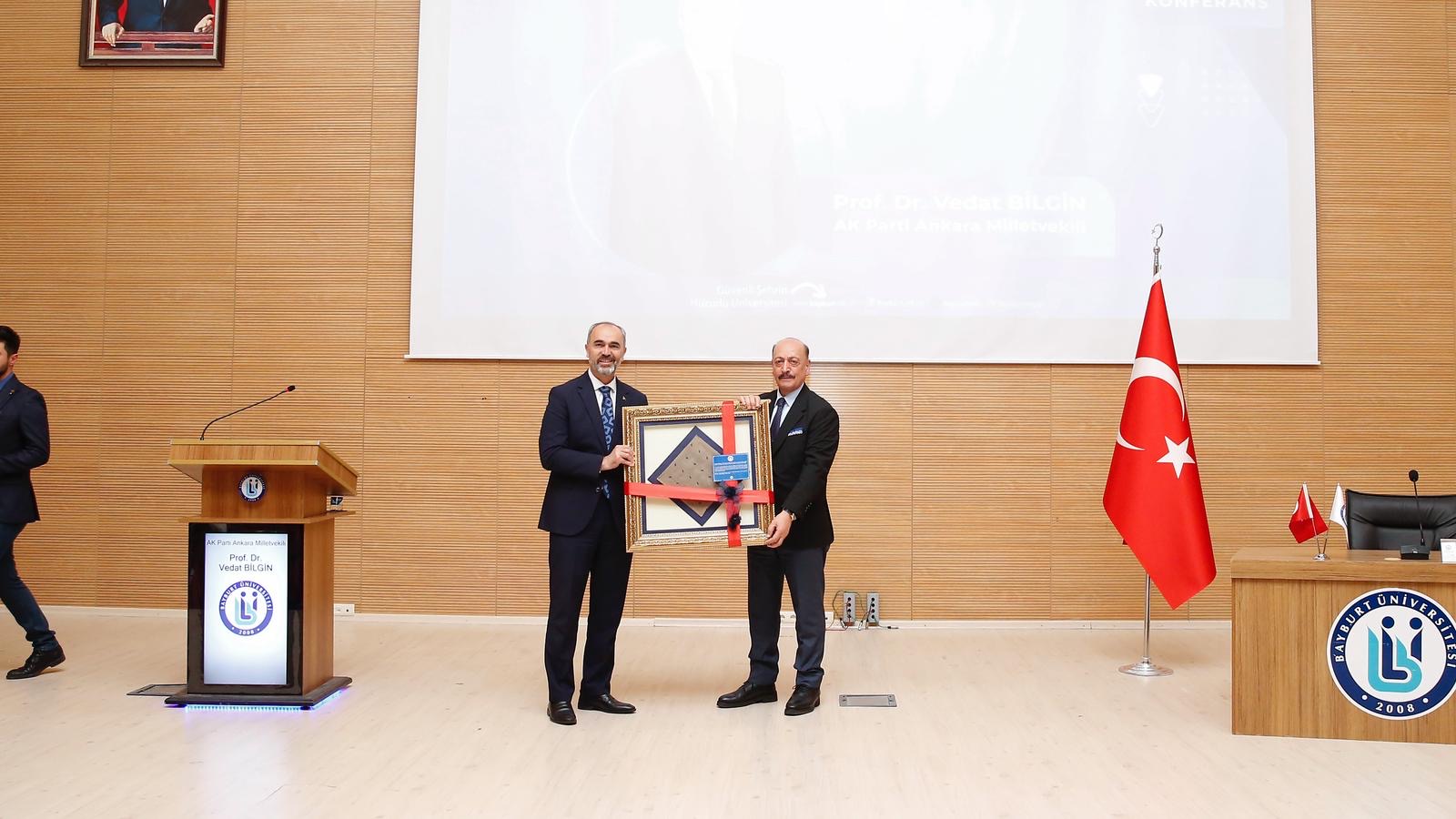 Prof. Dr. Vedat Bilgin, Üniversitemizin Düzenlediği Konferansa ve Kitap İmza Törenine Katıldı