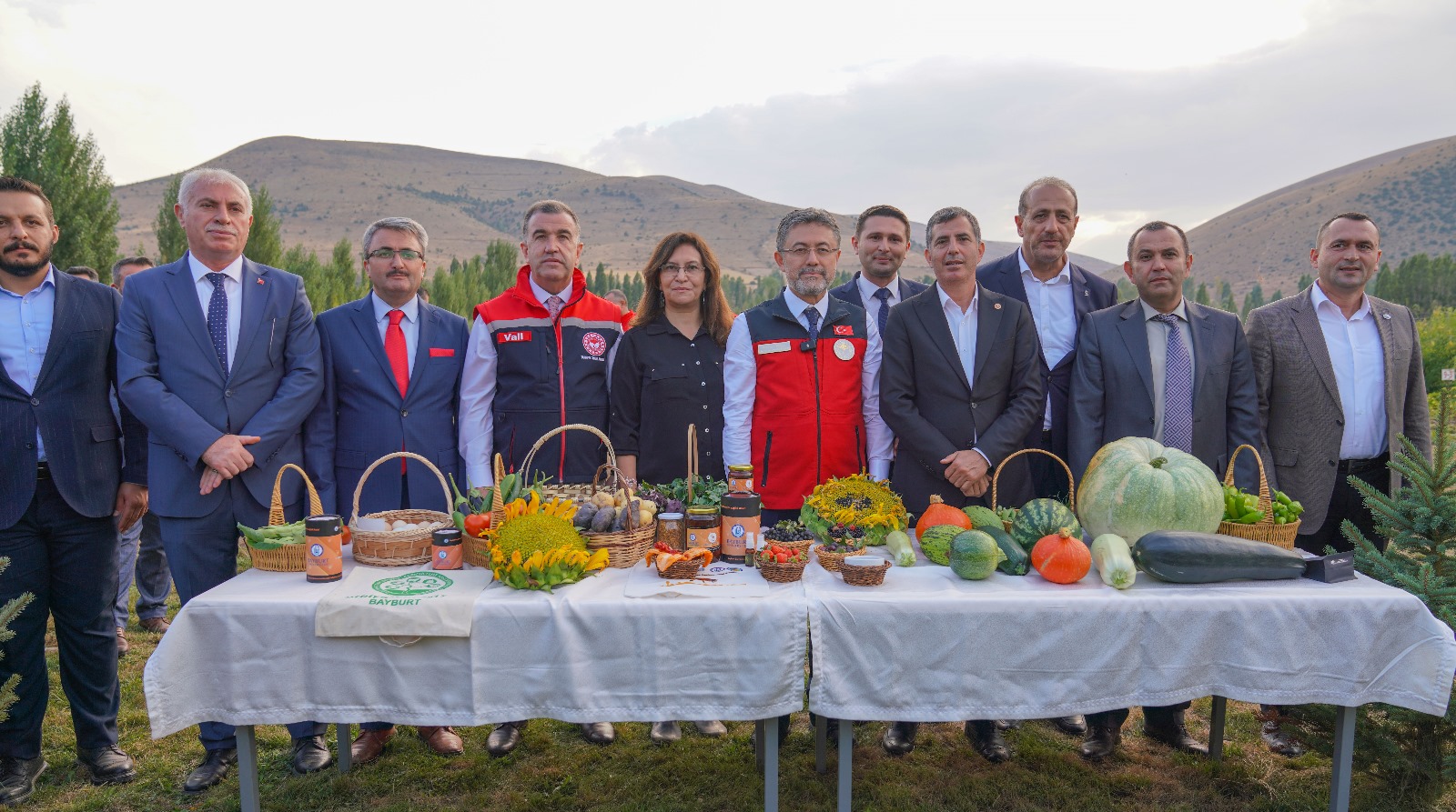 Tarım ve Orman Bakanı İbrahim Yumaklı, Üniversitemizin Tarım Uygulama ve Araştırma Sahasını Ziyaret Etti