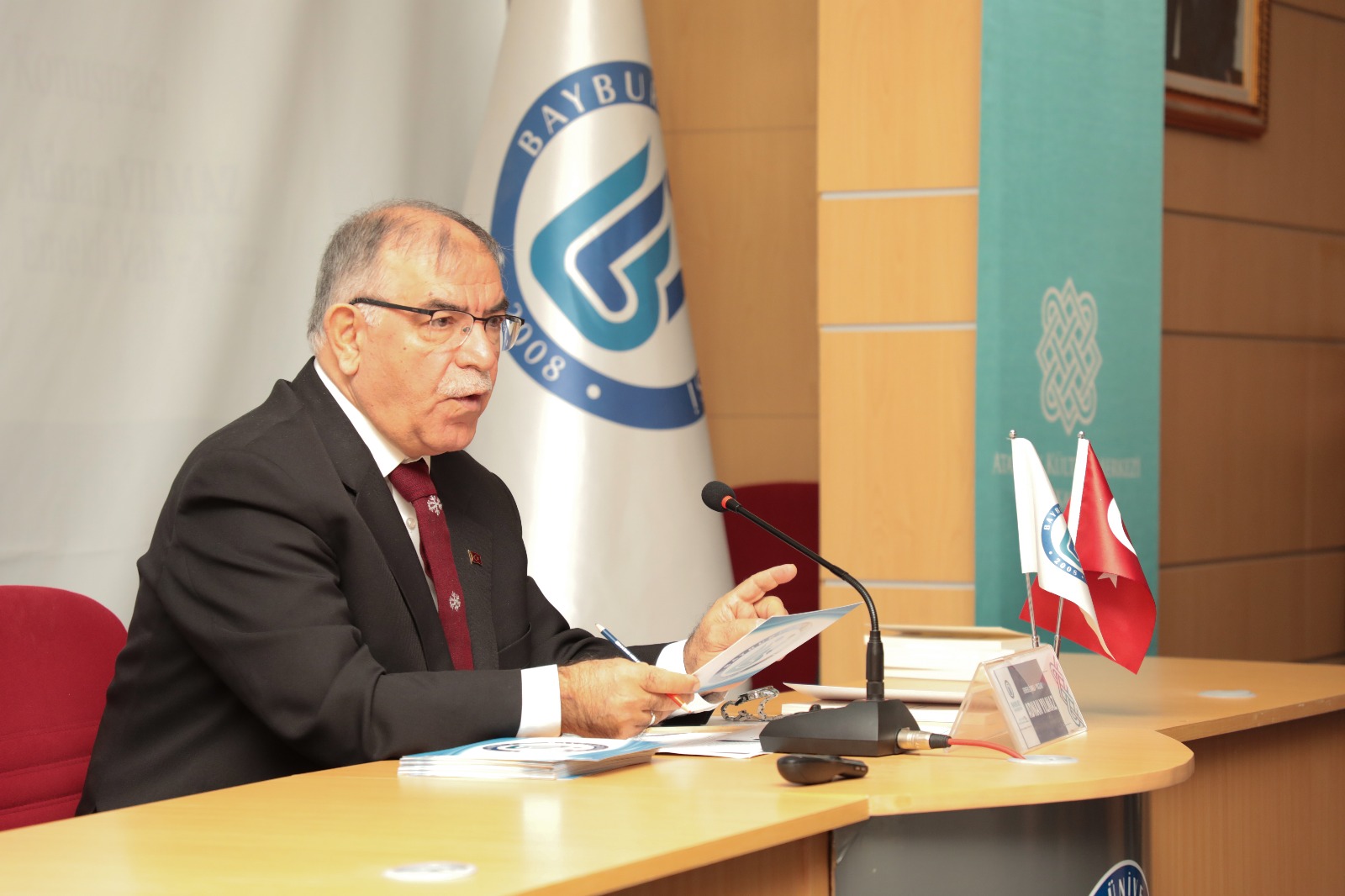 "İstiklâl Marşı ve Mehmet Akif Ersoy" Konferansı, Emekli Vali Yılmaz’ın Katılımıyla Gerçekleşti